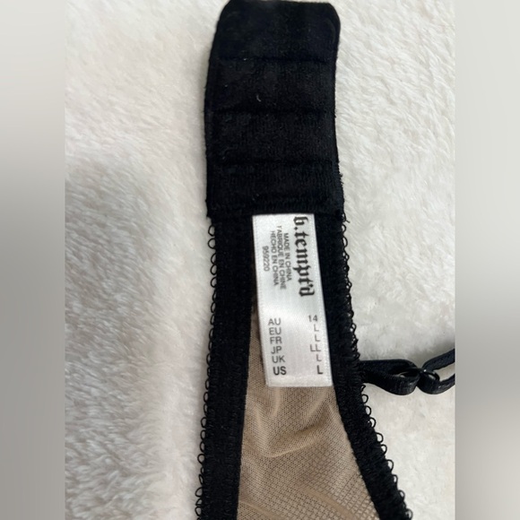 B.tempt’d Elegant Black Lace Cap Sleeve Bra - Picture 10 of 11